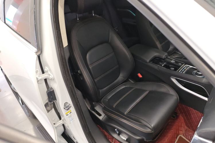 Used Jaguar F-PACE 2020 2.0T Urban Deluxe Edition Right Front Seat