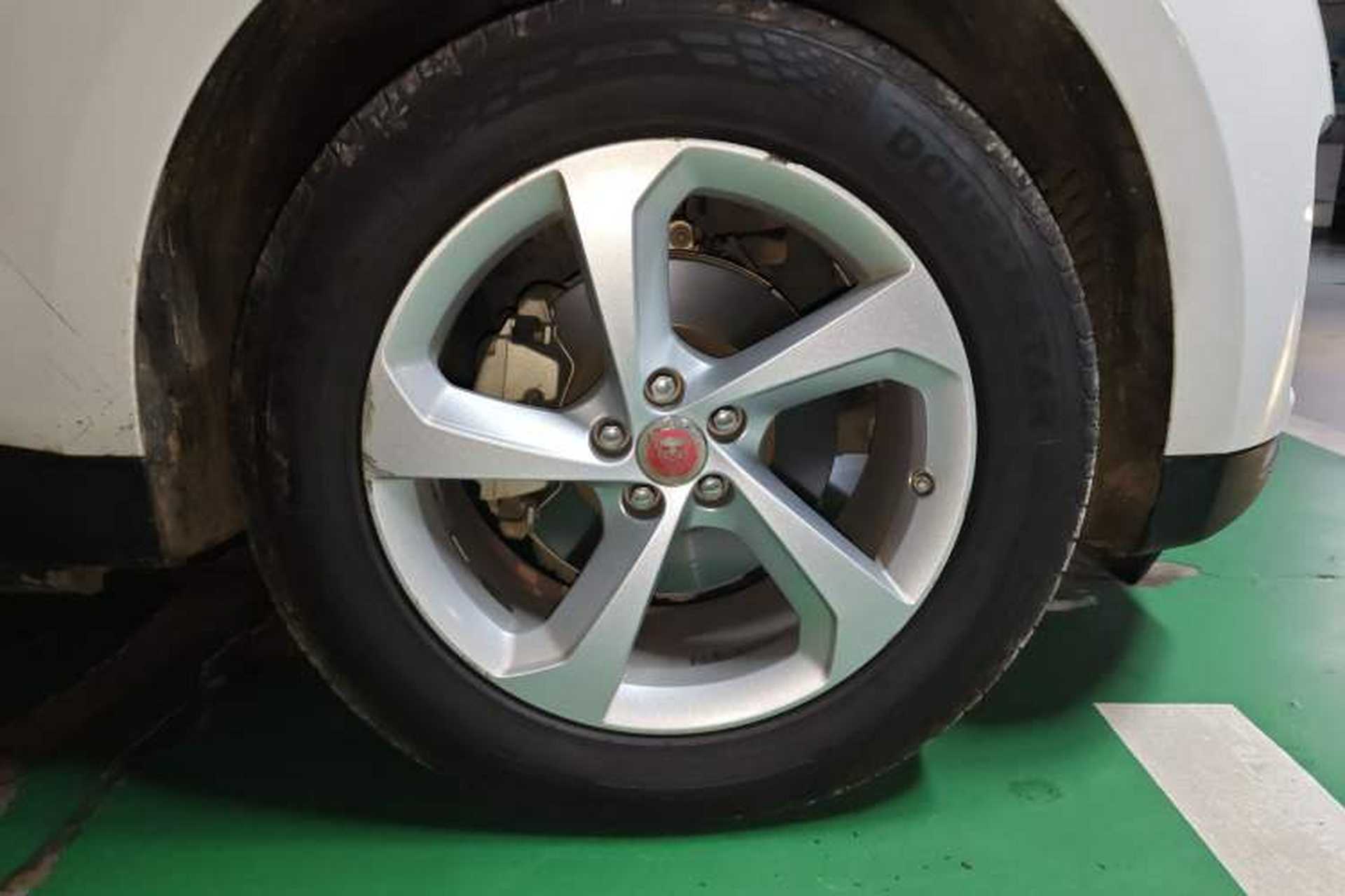 Used Jaguar F-PACE 2020 2.0T Urban Deluxe Edition Right Front Wheel Hub