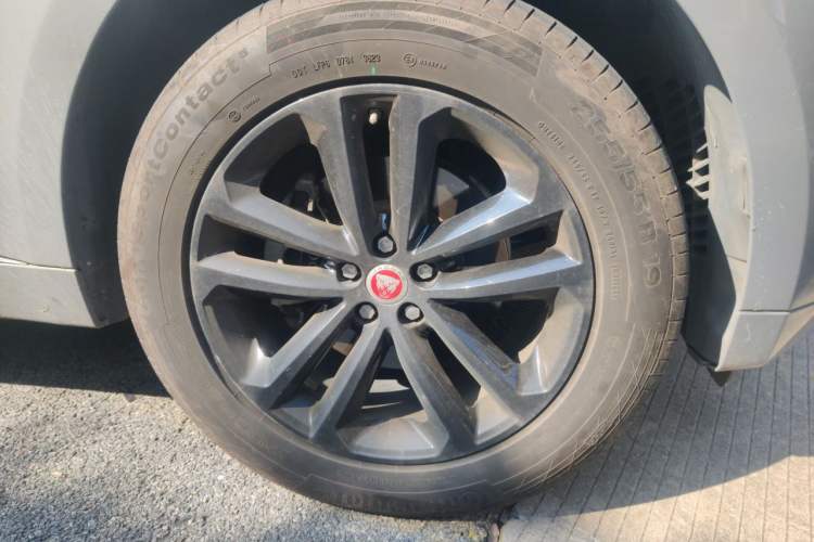 Used Jaguar F-PACE 2020 2.0T Rally Edition Right Front Wheel Hub