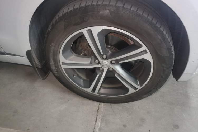Used Jaguar F-PACE 2020 300-Sport Sports Edition Right Front Wheel Hub