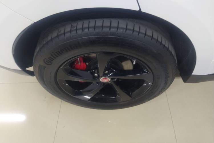 Used Jaguar F-PACE 2020 2.0T Urban Deluxe Edition Right Rear Wheel Hub