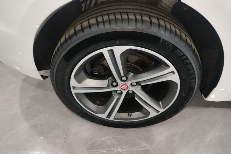 Used Jaguar F-PACE 2020 300-Sport Sports Edition Right Rear Wheel Hub