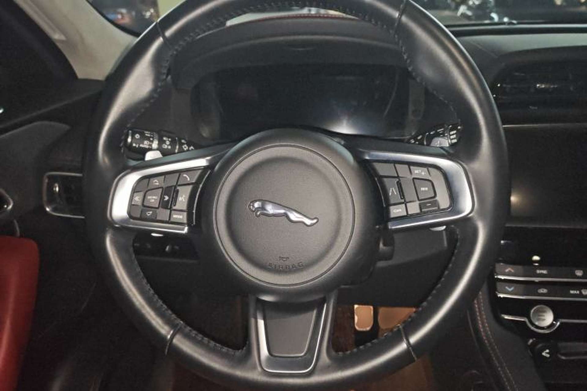 Used Jaguar F-PACE 2020 2.0T Rally Edition Steering Wheel