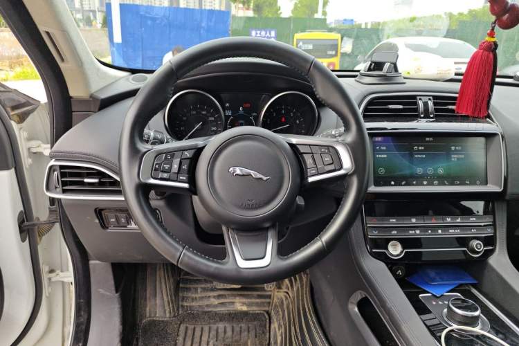 Used Jaguar F-PACE 2020 2.0T Urban Deluxe Edition Steering Wheel