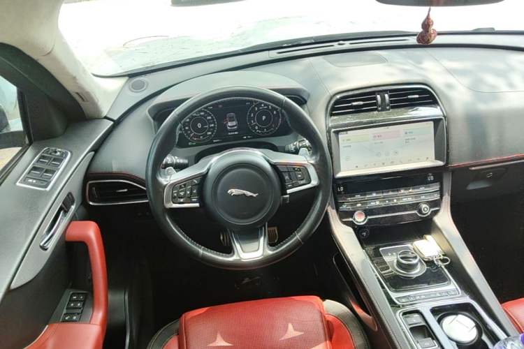 Used Jaguar F-PACE 2020 2.0T Rally Edition Steering Wheel