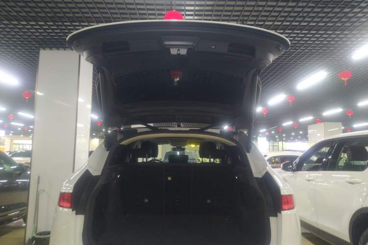 Used Jaguar F-PACE 2020 2.0T Urban Deluxe Edition Trunk