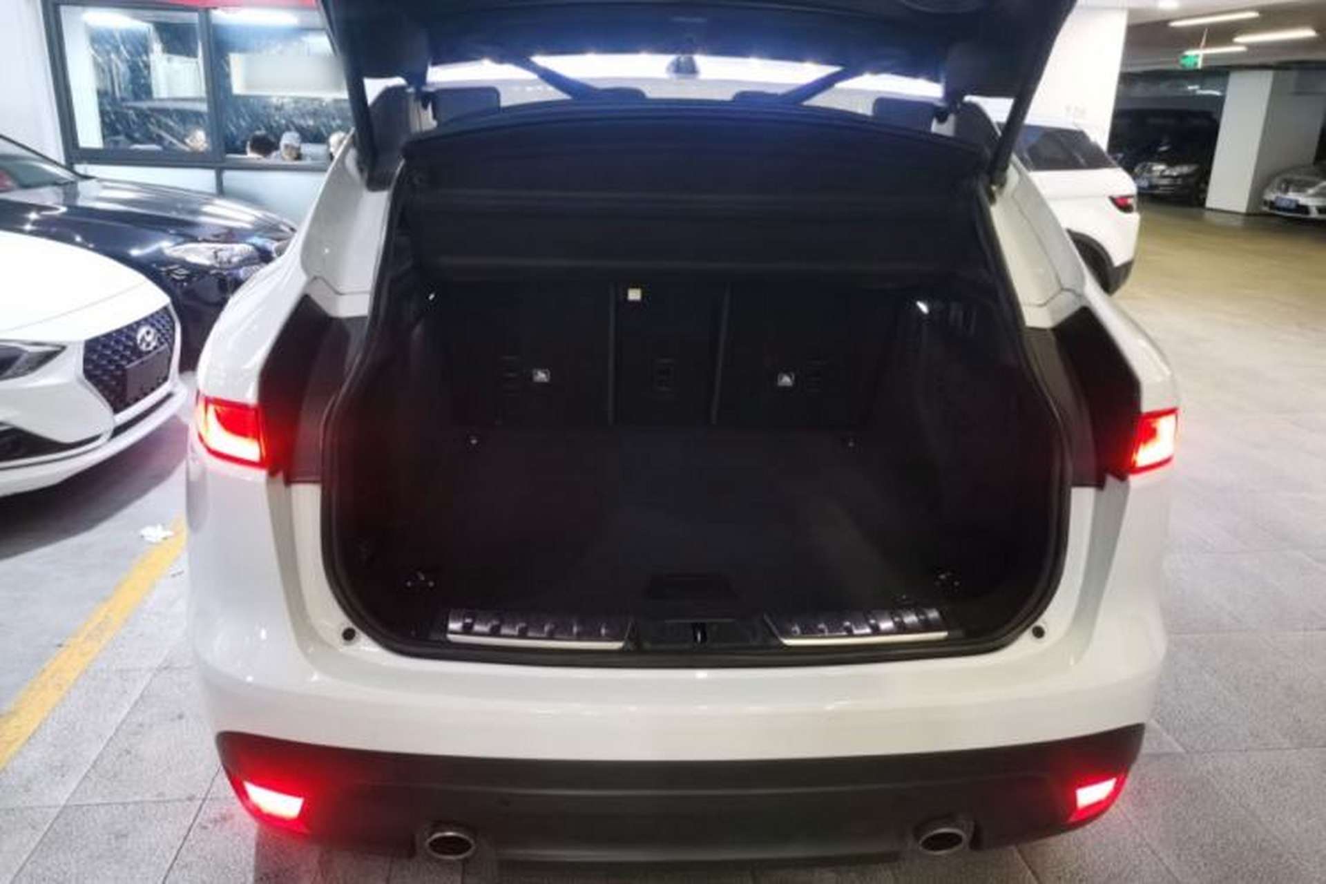 Used Jaguar F-PACE 2020 2.0T Urban Deluxe Edition Trunk