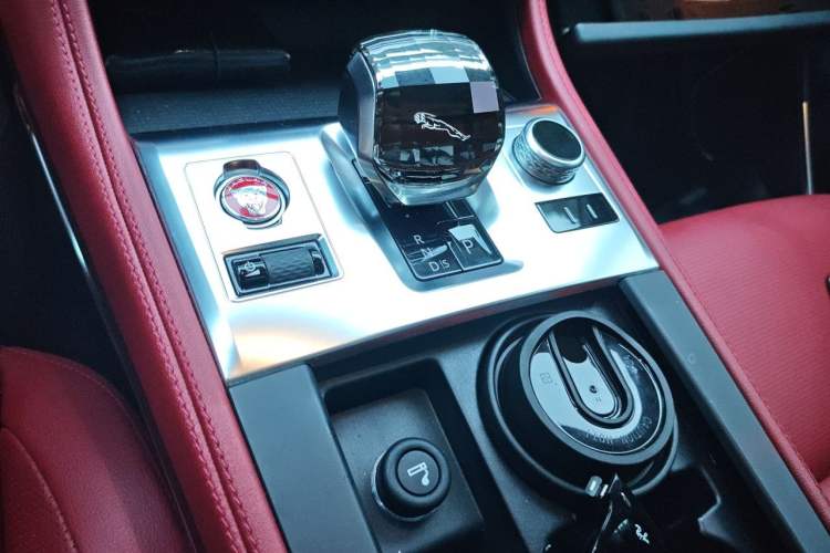 Used Jaguar F-PACE 2021 250 PS R-Dynamic S Gear Lever