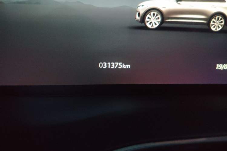 Used Jaguar F-PACE 2021 250 PS R-Dynamic S Odometer Close Up