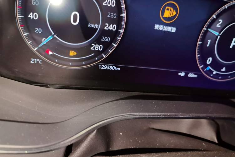 Used Jaguar F-PACE 2021 250 PS R-Dynamic SE Odometer Close Up