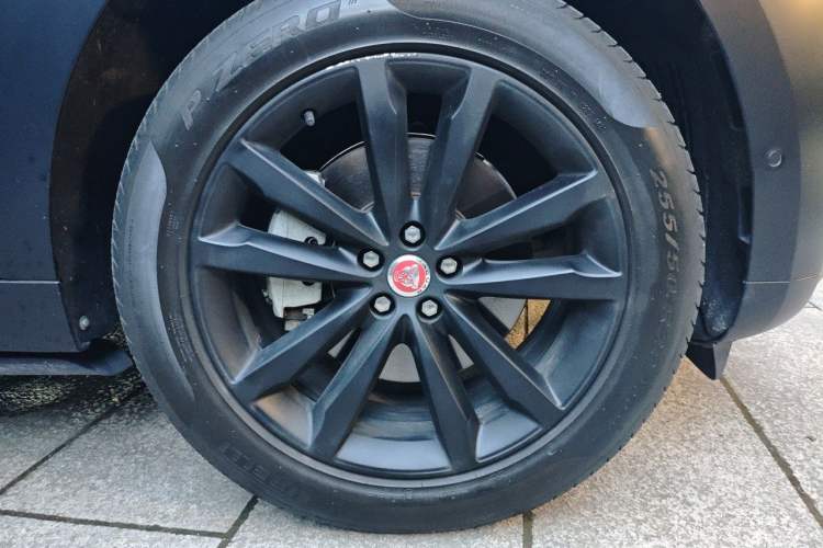 Used Jaguar F-PACE 2021 250 PS R-Dynamic S Right Front Wheel Hub