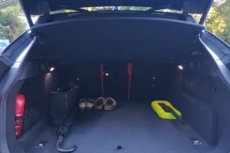 Used Jaguar F-PACE 2021 250 PS R-Dynamic S Trunk