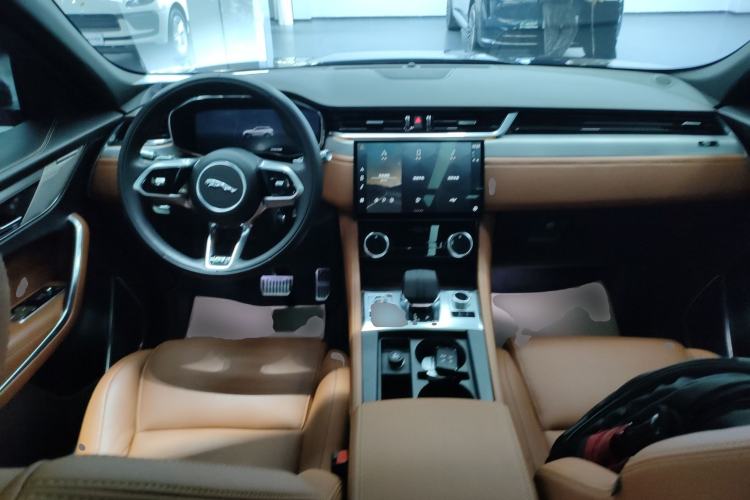 Used Jaguar F-PACE 2021 340 PS R-Dynamic SE Center Console