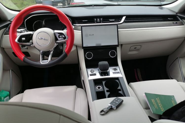 Used Jaguar F-PACE 2021 250 PS Center Console