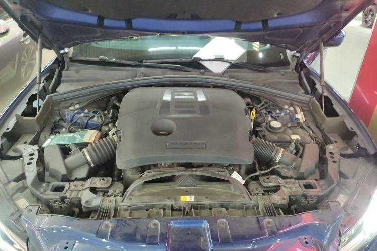 Used Jaguar F-PACE 2021 340 PS R-Dynamic SE Engine Bay