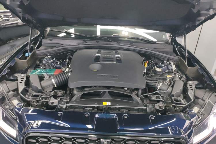 Used Jaguar F-PACE 2021 340 PS R-Dynamic SE Engine Bay