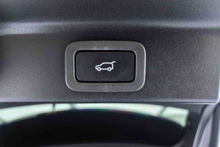 Used Jaguar F-PACE 2021 250 PS Exterior 6