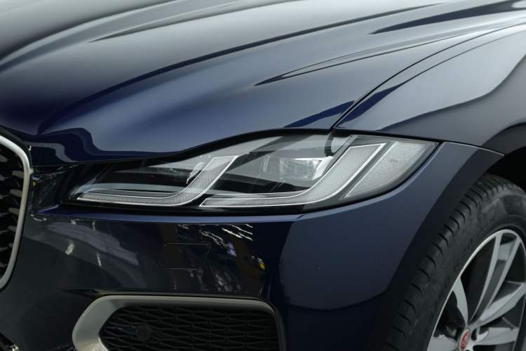 Used Jaguar F-PACE 2021 250 PS R-Dynamic S Exterior 8