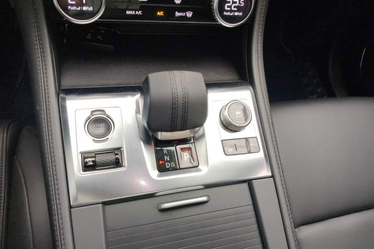 Used Jaguar F-PACE 2021 250 PS Gear Lever