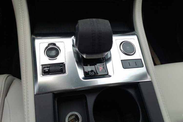 Used Jaguar F-PACE 2021 250 PS Gear Lever