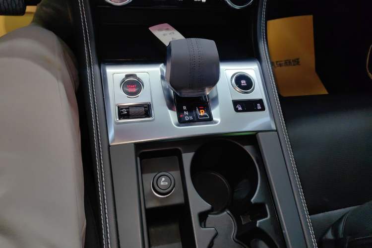 Used Jaguar F-PACE 2021 250 PS R-Dynamic S Gear Lever