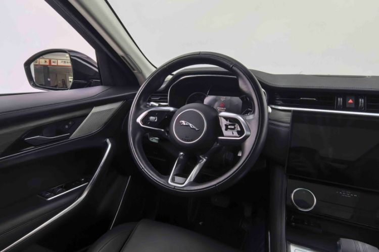 Used Jaguar F-PACE 2021 250 PS Interior 10