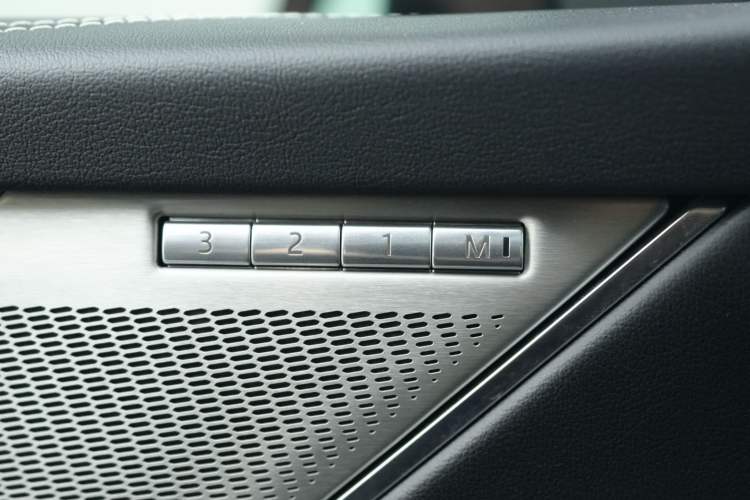 Used Jaguar F-PACE 2021 250 PS R-Dynamic S Interior 10