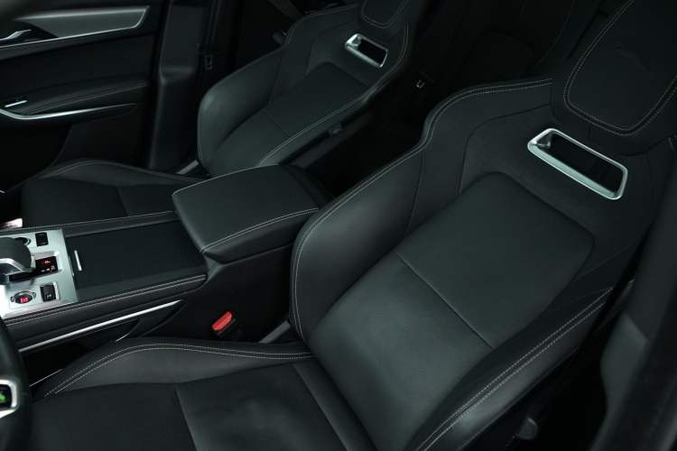 Used Jaguar F-PACE 2021 250 PS R-Dynamic S Interior 12