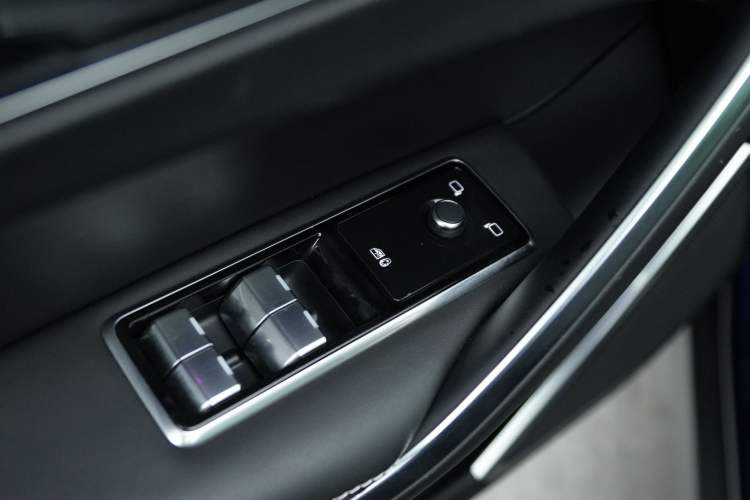 Used Jaguar F-PACE 2021 250 PS R-Dynamic S Interior 13