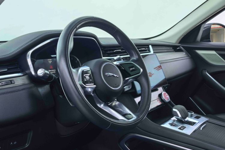 Used Jaguar F-PACE 2021 250 PS Interior 2