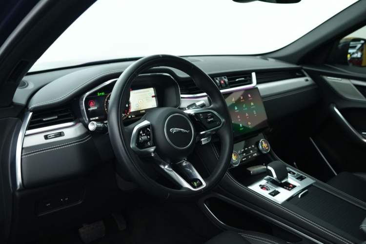 Used Jaguar F-PACE 2021 250 PS R-Dynamic S Interior 2