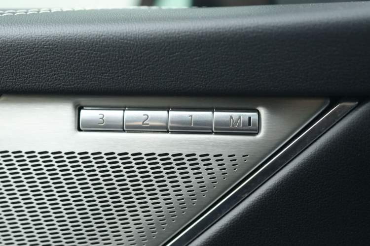Used Jaguar F-PACE 2021 250 PS R-Dynamic S Interior 3