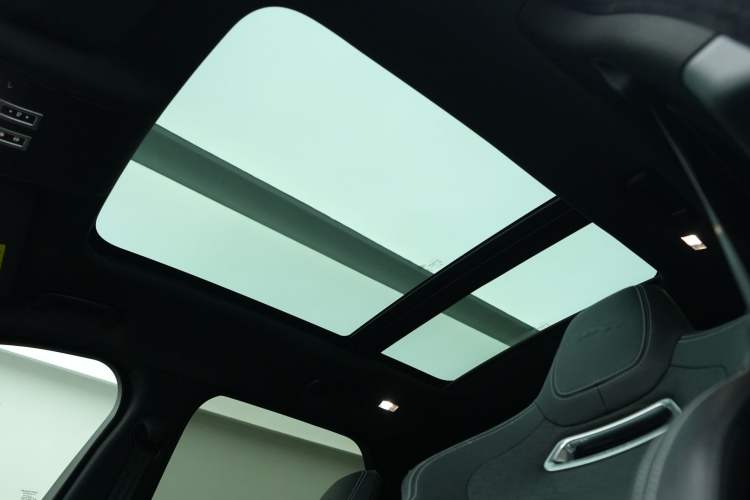 Used Jaguar F-PACE 2021 250 PS R-Dynamic S Interior 3