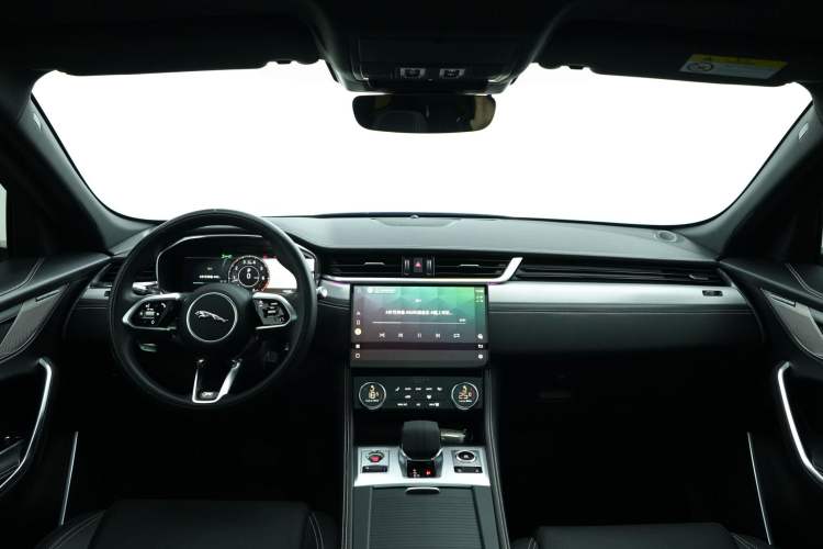 Used Jaguar F-PACE 2021 250 PS R-Dynamic S Interior 6