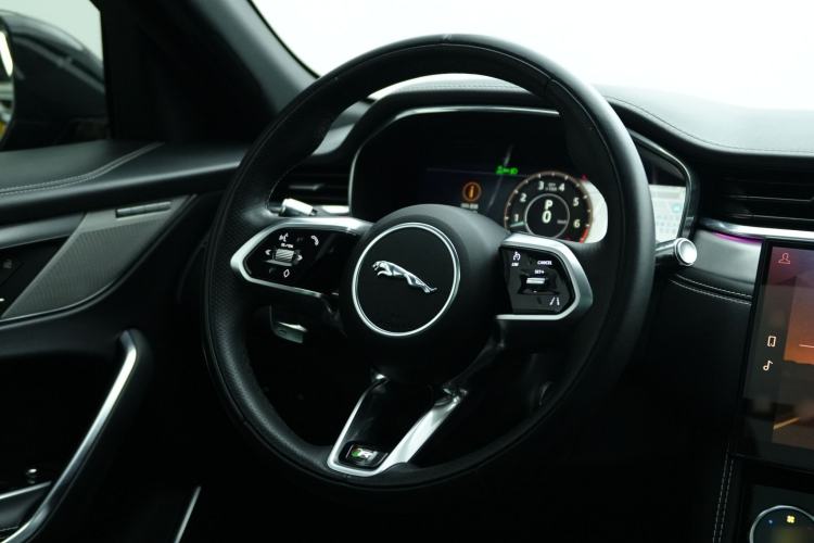 Used Jaguar F-PACE 2021 250 PS R-Dynamic S Interior 7