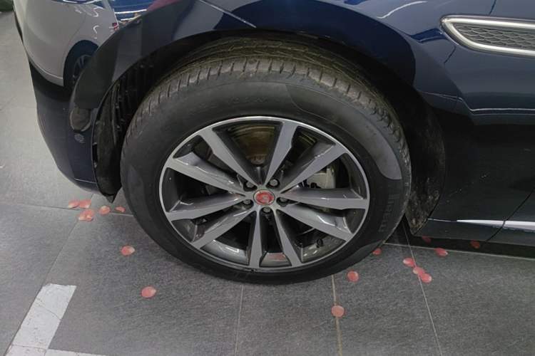 Used Jaguar F-PACE 2021 250 PS R-Dynamic S Left Front Wheel Hub
