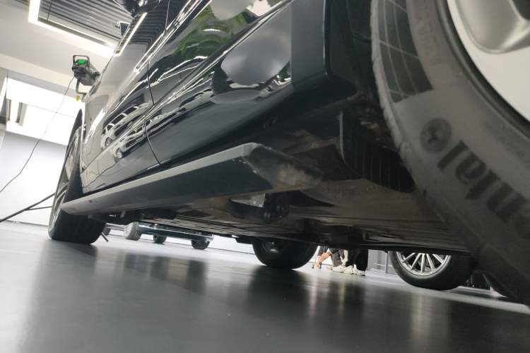 Used Jaguar F-PACE 2021 340 PS R-Dynamic SE Left Side Sill
