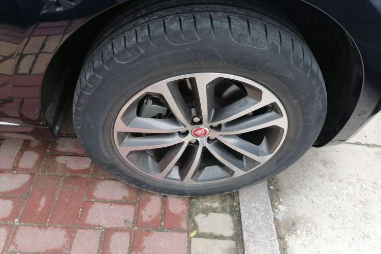 Used Jaguar F-PACE 2021 250 PS Right Front Wheel Hub