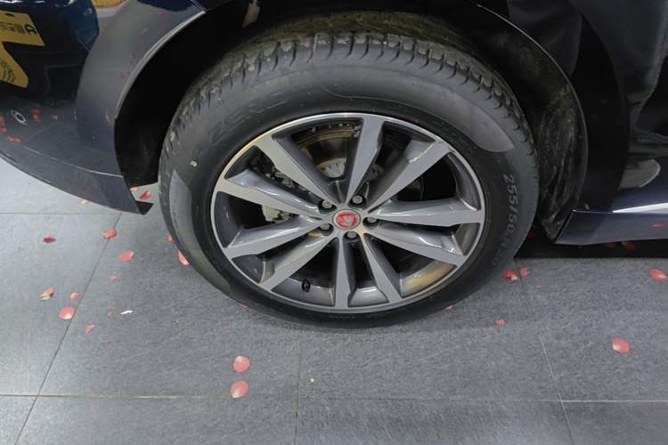 Used Jaguar F-PACE 2021 250 PS R-Dynamic S Right Rear Wheel Hub