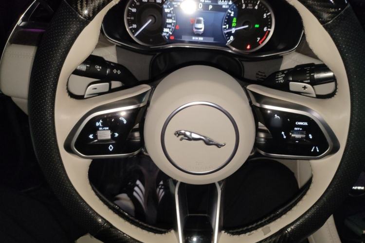 Used Jaguar F-PACE 2021 250 PS Steering Wheel