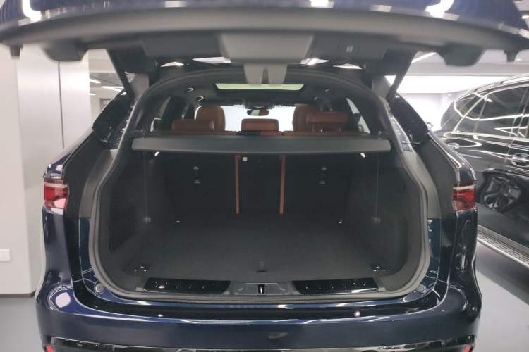 Used Jaguar F-PACE 2021 340 PS R-Dynamic SE Trunk