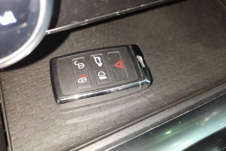 Used Jaguar F-PACE 2021 340 PS R-Dynamic SE Vehicle Key