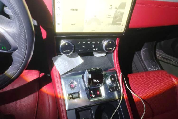 Used Jaguar F-PACE 2021 340 PS R-Dynamic SE Audio And AC Panel