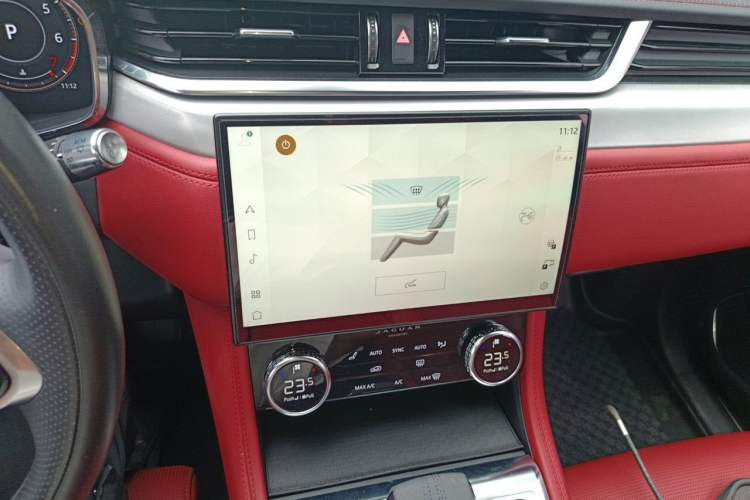 Used Jaguar F-PACE 2021 340 PS R-Dynamic SE Audio And AC Panel