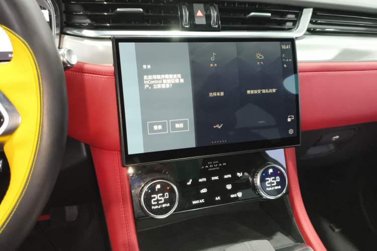 Used Jaguar F-PACE 2021 340 PS R-Dynamic SE Audio And AC Panel