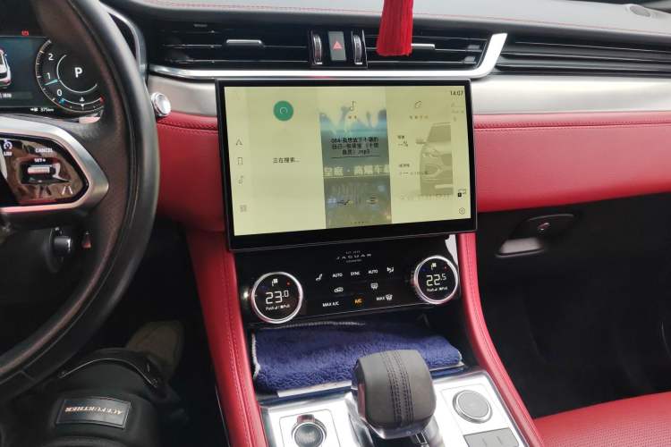 Used Jaguar F-PACE 2021 340 PS R-Dynamic SE Audio And AC Panel