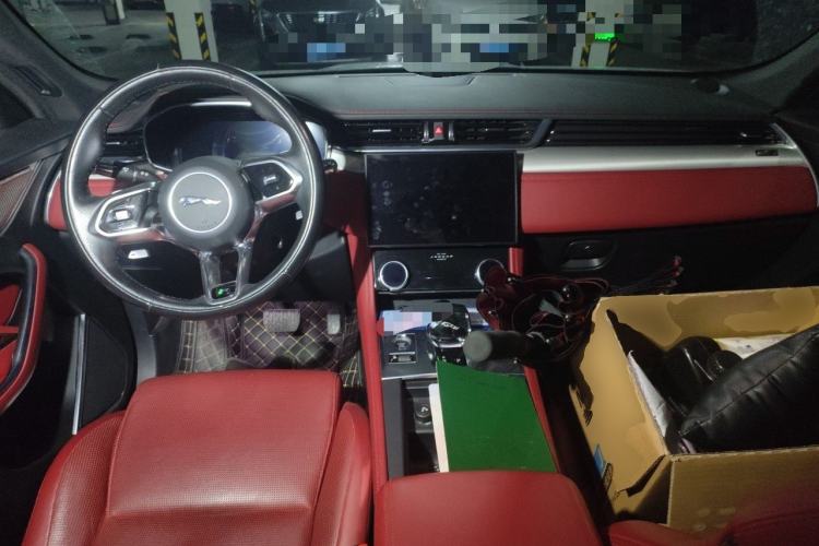 Used Jaguar F-PACE 2021 340 PS R-Dynamic SE Center Console