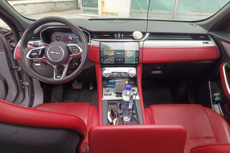 Used Jaguar F-PACE 2021 340 PS R-Dynamic SE Center Console