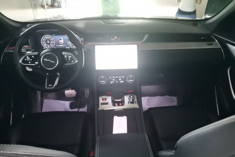 Used Jaguar F-PACE 2021 250 PS R-Dynamic S Center Console