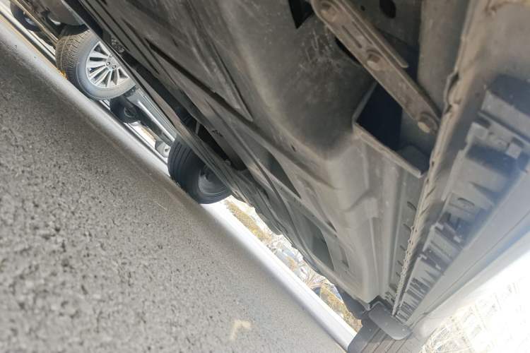 Used Jaguar F-PACE 2021 340 PS R-Dynamic SE Chassis Front Left